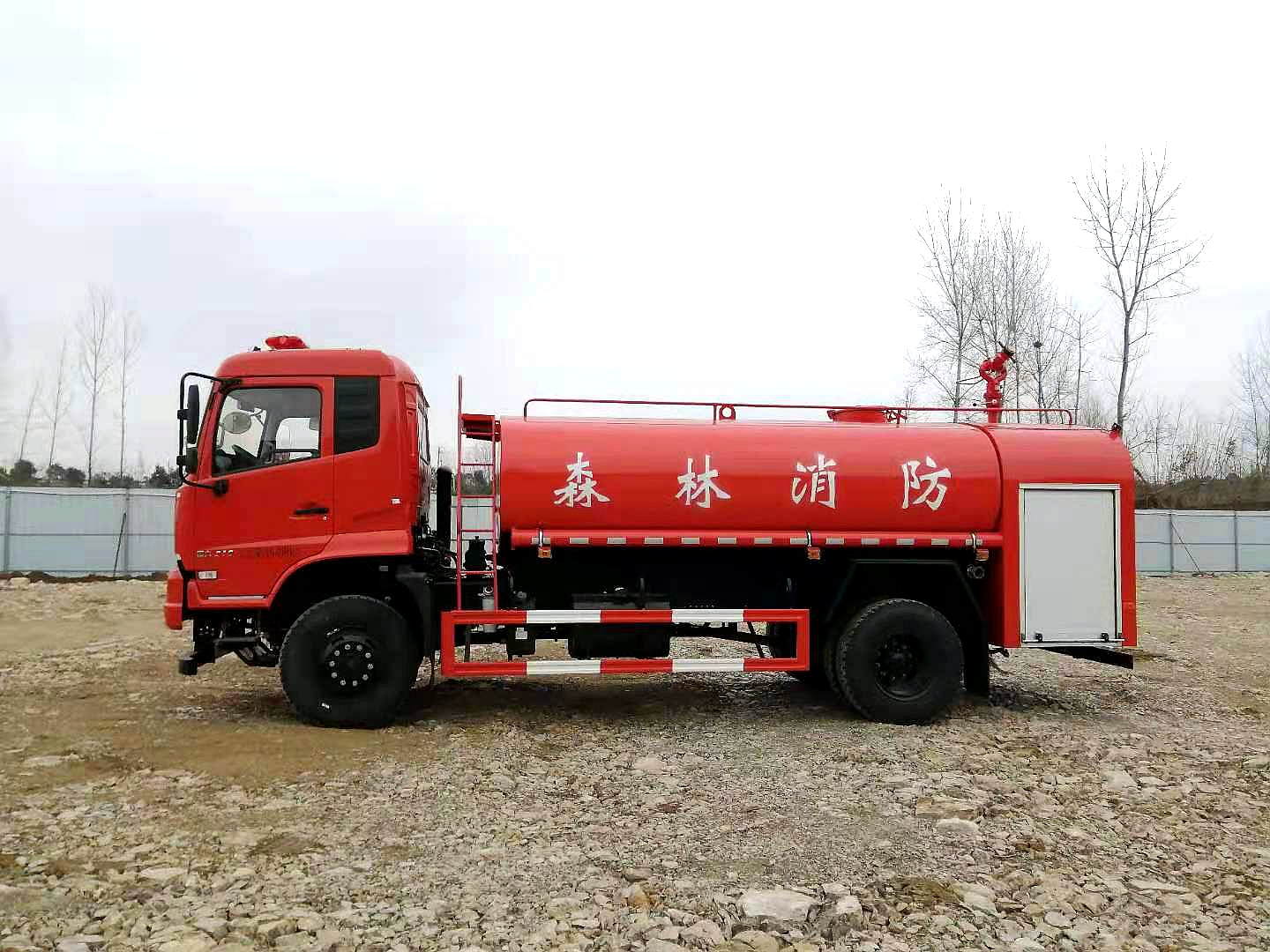 东风四驱8吨森林消防车