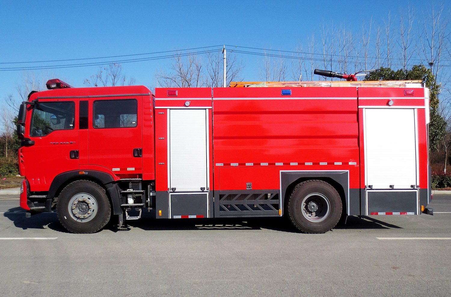 国六重汽T5G8立方泡沫消防车