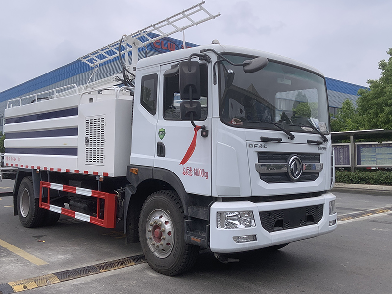 东风D9光伏清洗车
