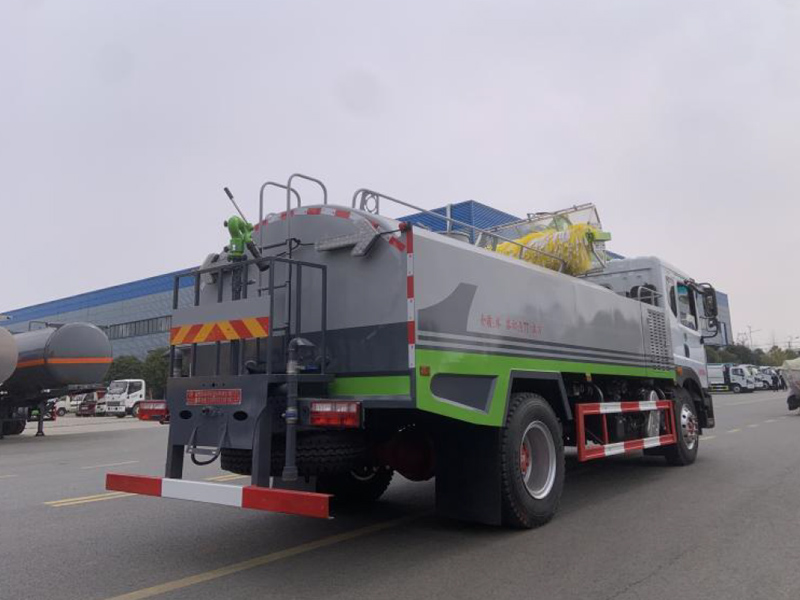 东风D9隧道清洗车-前置