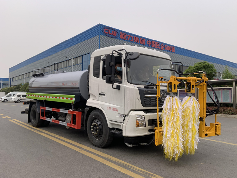 东风天锦城市护栏清洗车