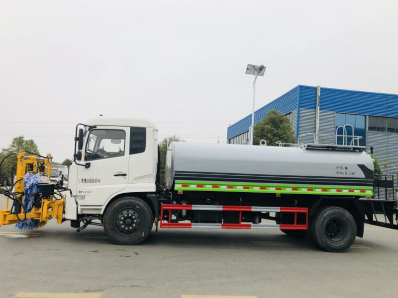 东风天锦城市护栏清洗车