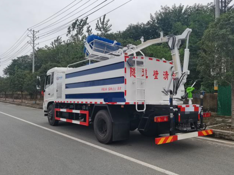 东风天锦隧道清洗车
