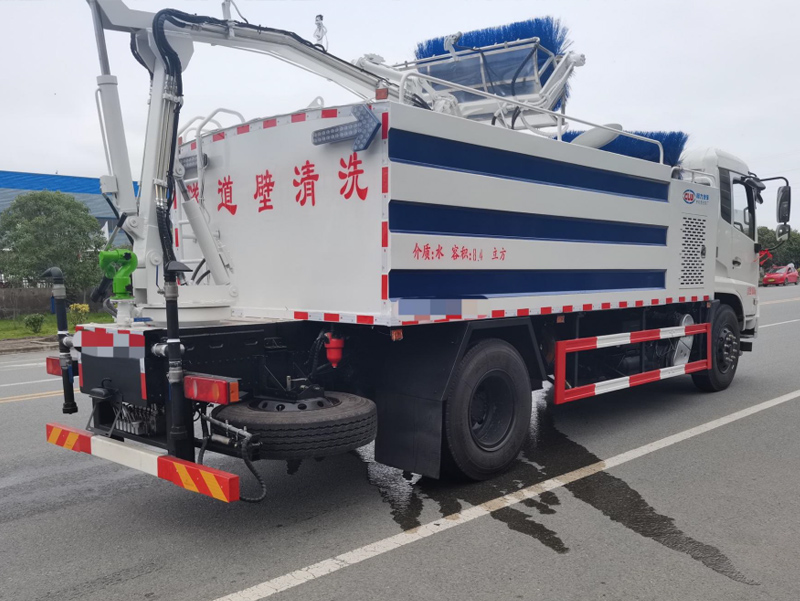 东风天锦隧道清洗车