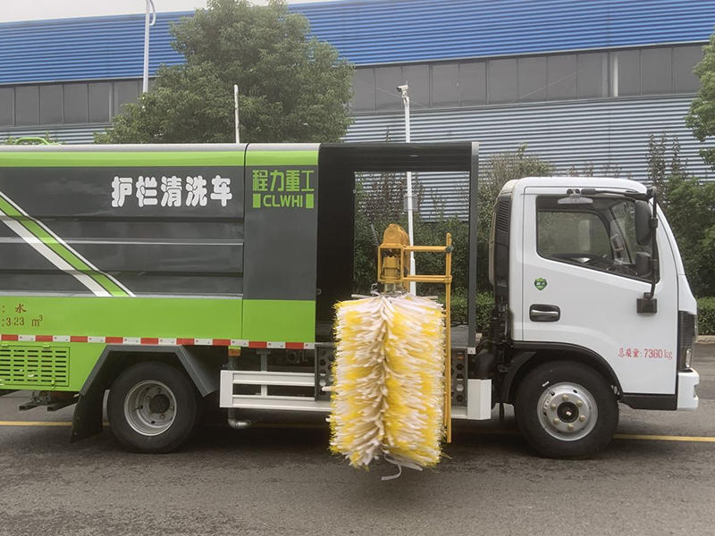 东风小多利卡中置护栏清洗车-重工