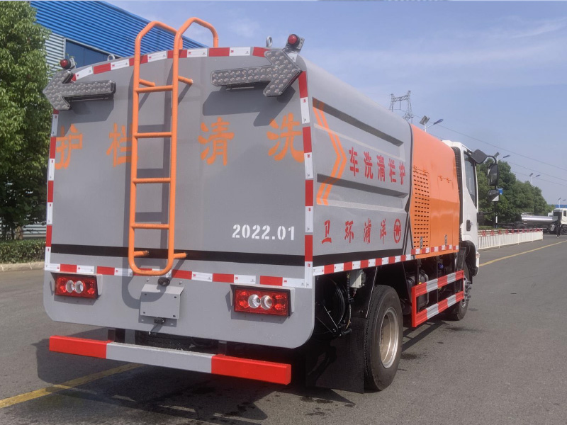 福田中置护栏清洗车