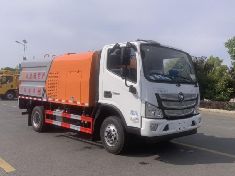 福田中置护栏清洗车