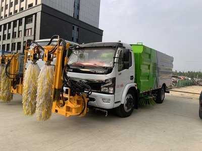 加装城市护栏清洗机