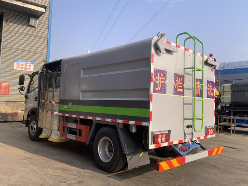 江淮中置护栏清洗车
