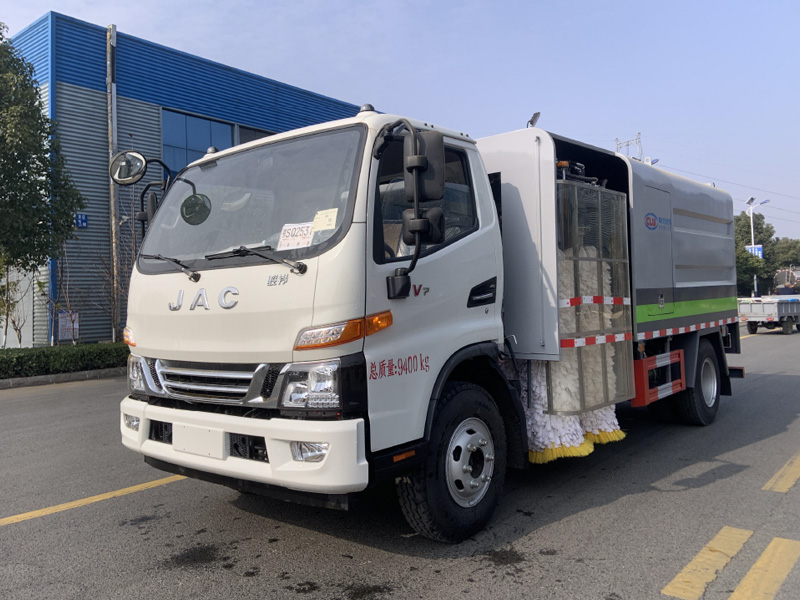 江淮中置护栏清洗车