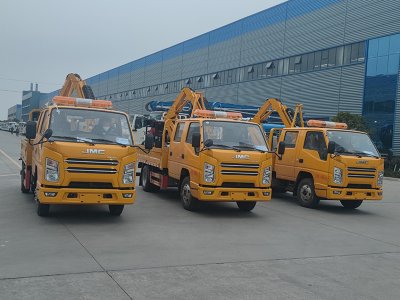 江铃绿化综合养护车