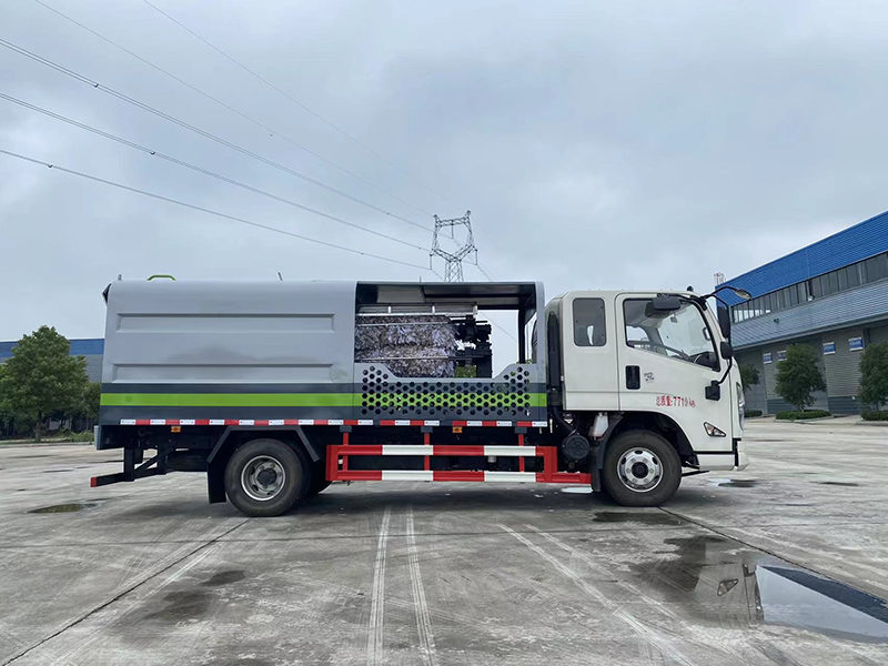 江铃双向护栏清洗车