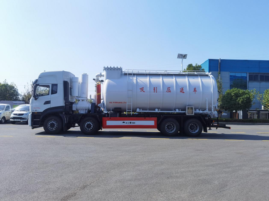 东风天龙前四后八吸引压车