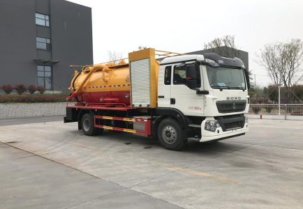 重汽豪沃单桥清洗吸污车