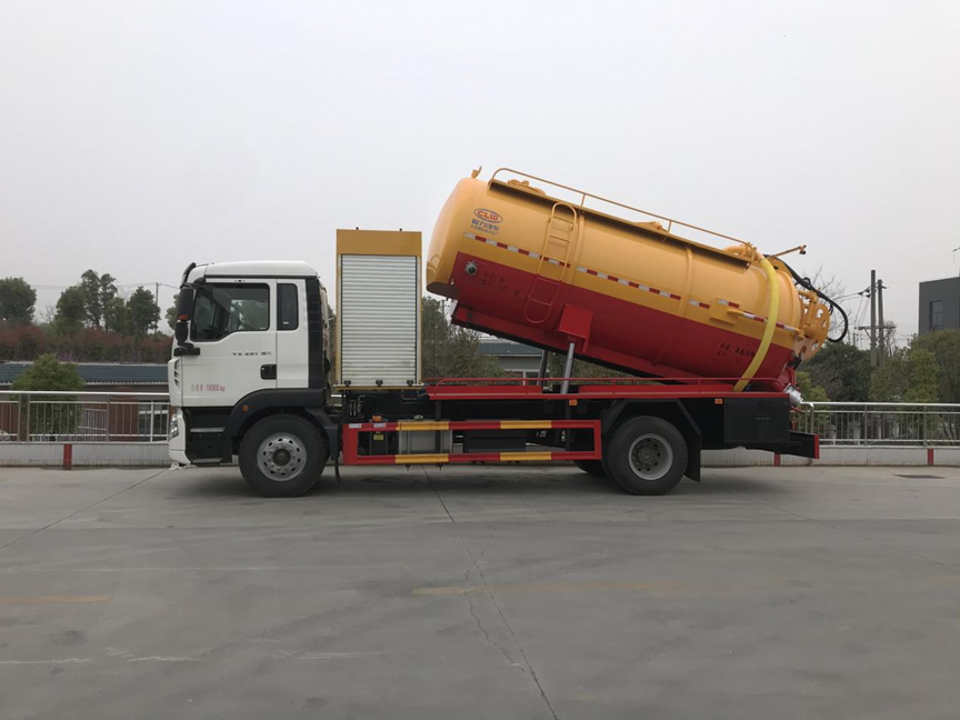 重汽豪沃单桥清洗吸污车