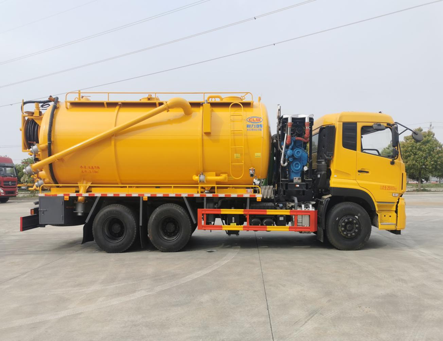 天龙后八轮清洗吸污车