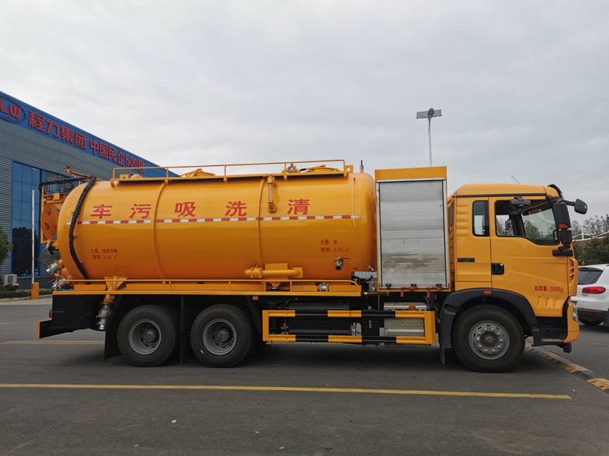 重汽豪沃后双桥清洗吸污车