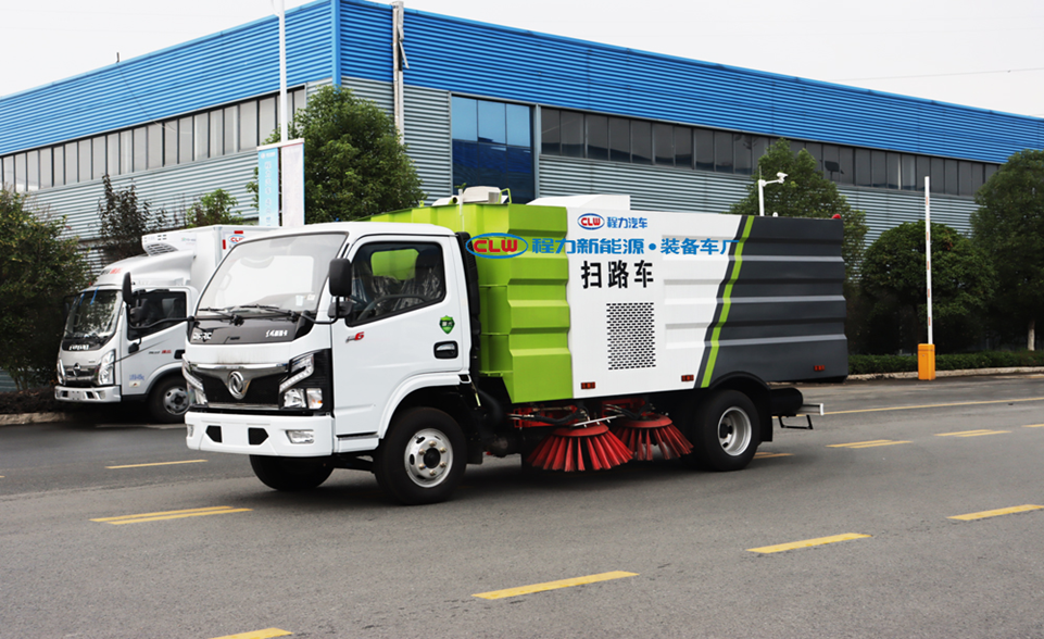 CL5070TSLE6小多利卡扫路车