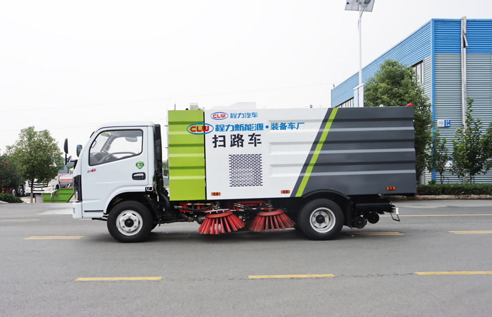 CL5070TSLE6小多利卡扫路车