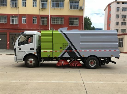 程力威牌CLW5120TSL6型扫路车