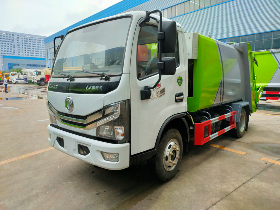 东风多利卡5立方蓝牌压缩垃圾车