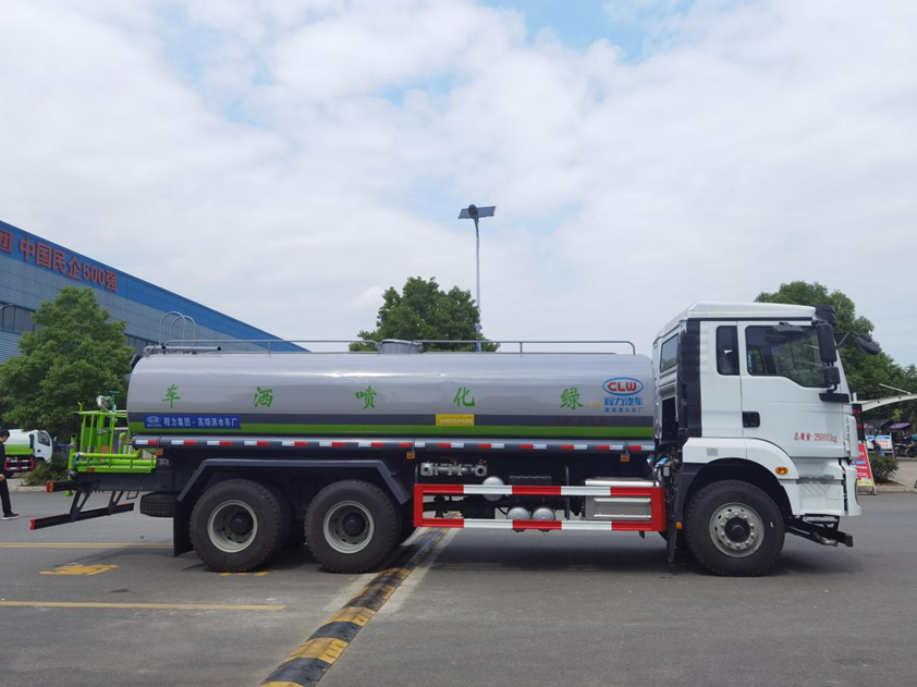 陕汽轩德后双桥17.76方绿化喷洒车