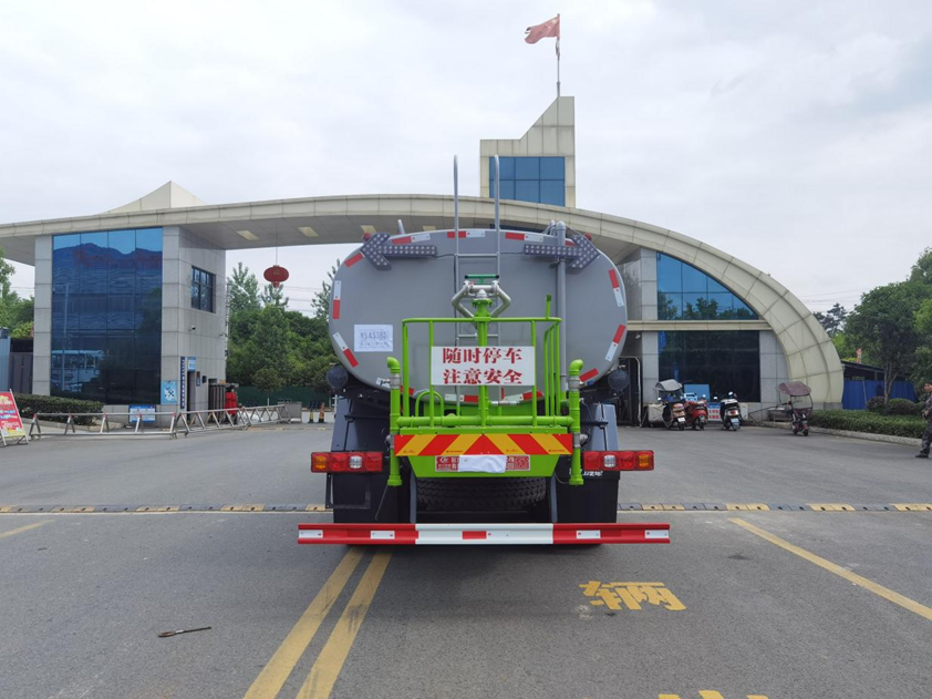 陕汽轩德后双桥17.76方绿化喷洒车