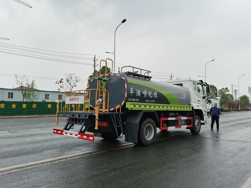 重汽NX系列13.6方绿化喷洒车