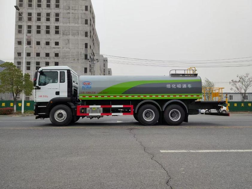 重汽汕德卡后双桥17.8方绿化喷洒车