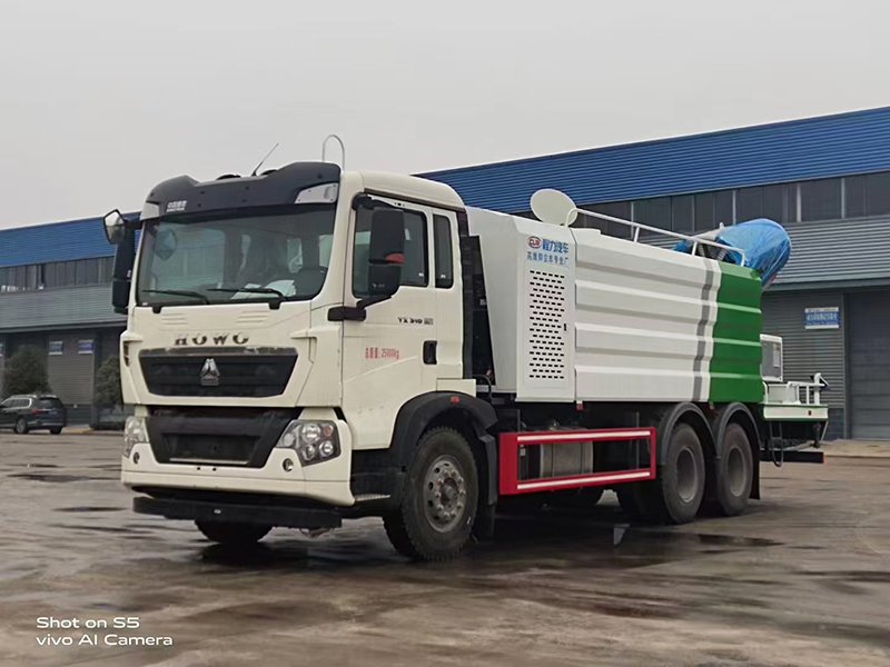 重汽豪沃后双桥抑尘车