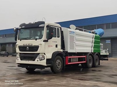重汽豪沃后双桥抑尘车