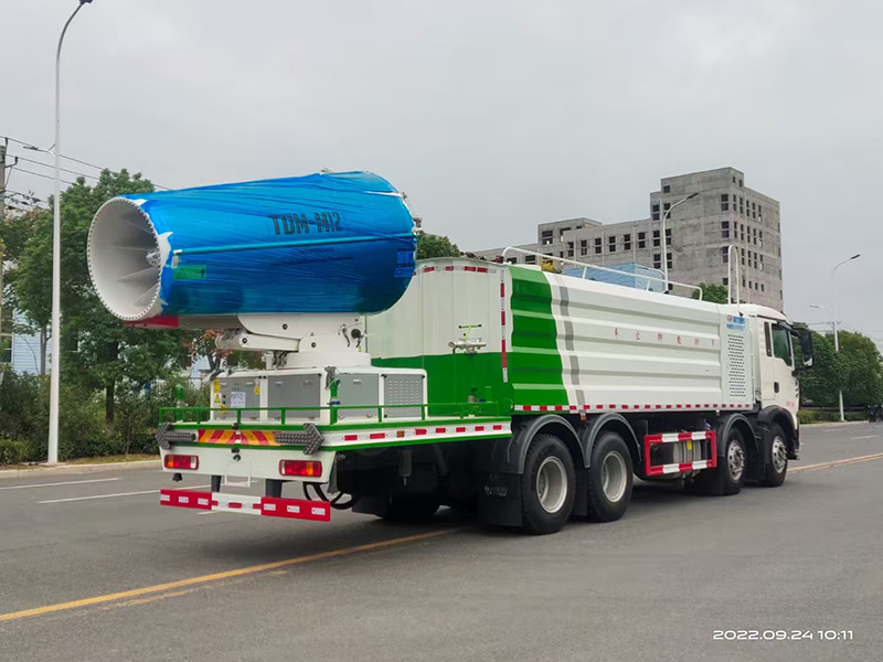 重汽豪沃后双桥抑尘车