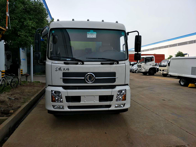 CLW5180TXCD6型吸尘车