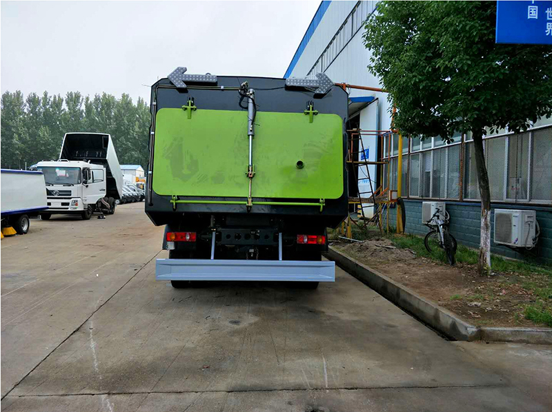CLW5180TXCD6型吸尘车