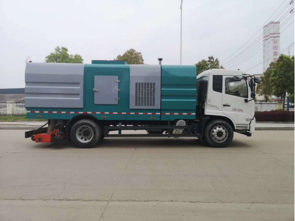 新天锦CLW5180TXC6SL型吸尘车