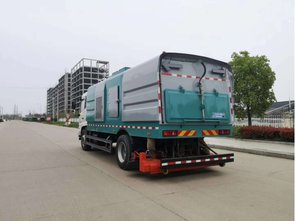 新天锦CLW5180TXC6SL型吸尘车