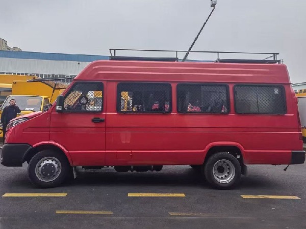 国六依维柯10~17座运兵车
