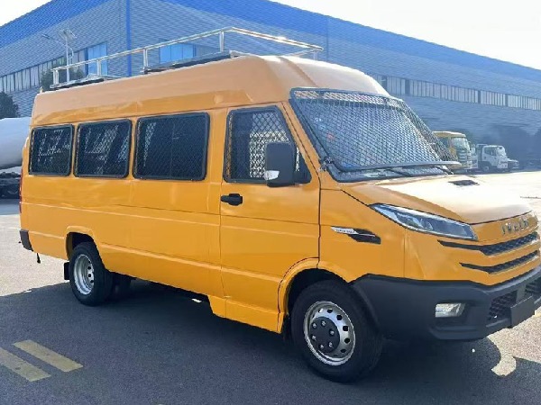 国六依维柯10~17座运兵车