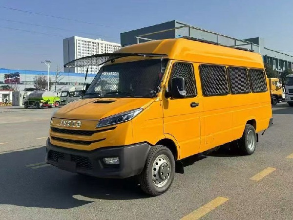 国六依维柯10~17座运兵车